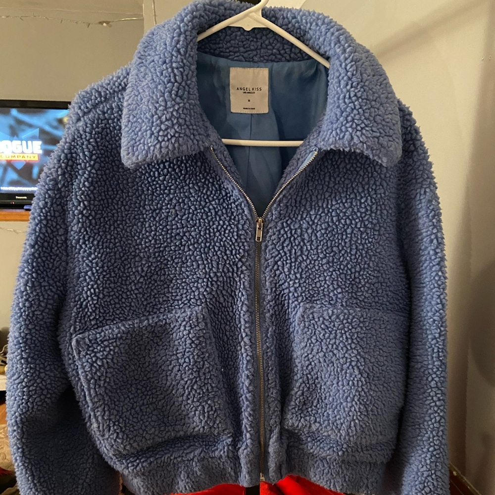 I am selling a Sherpa zip up by Angel Kiss,in the color Blue & size M